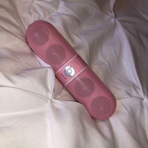 ⭐️beats pill in baby pink!